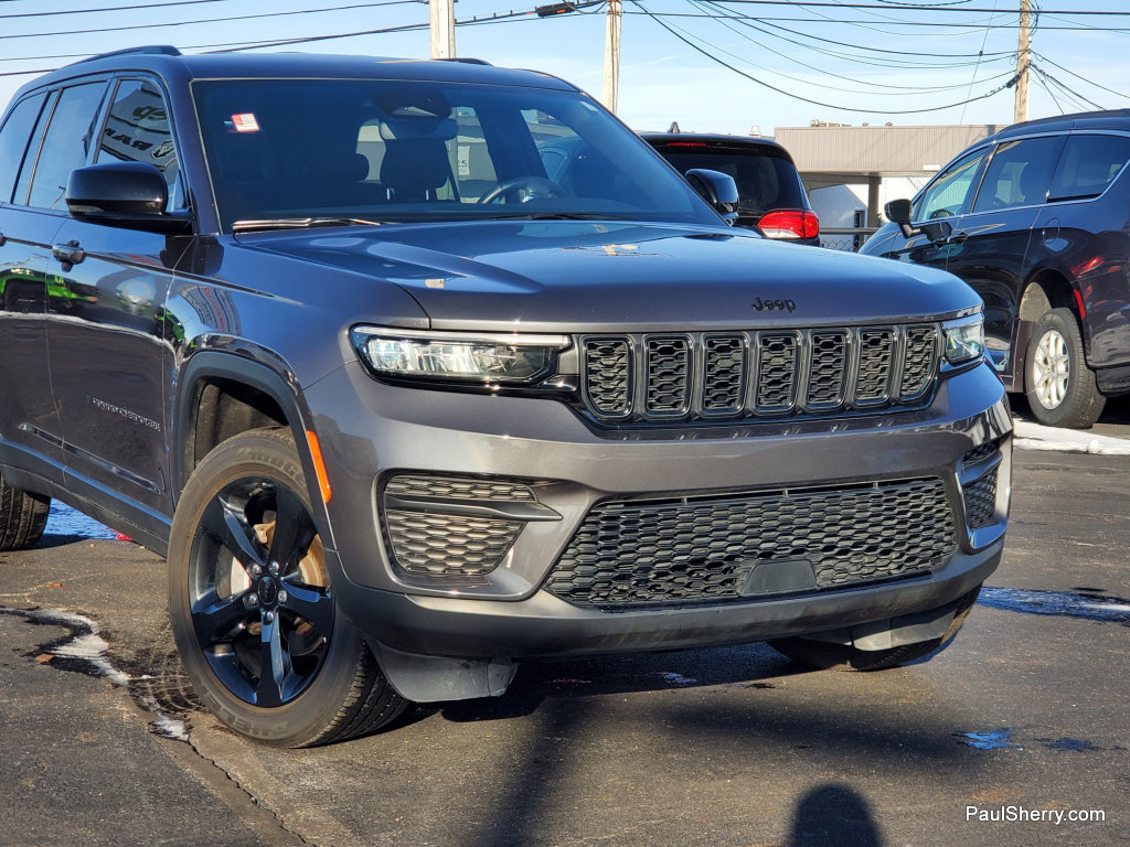 Used 2022 Jeep Grand Cherokee Altitude AWD/4WD image 6
