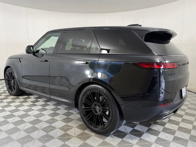 Used 2025 Land Rover Range Rover Sport SE AWD/4WD image 4