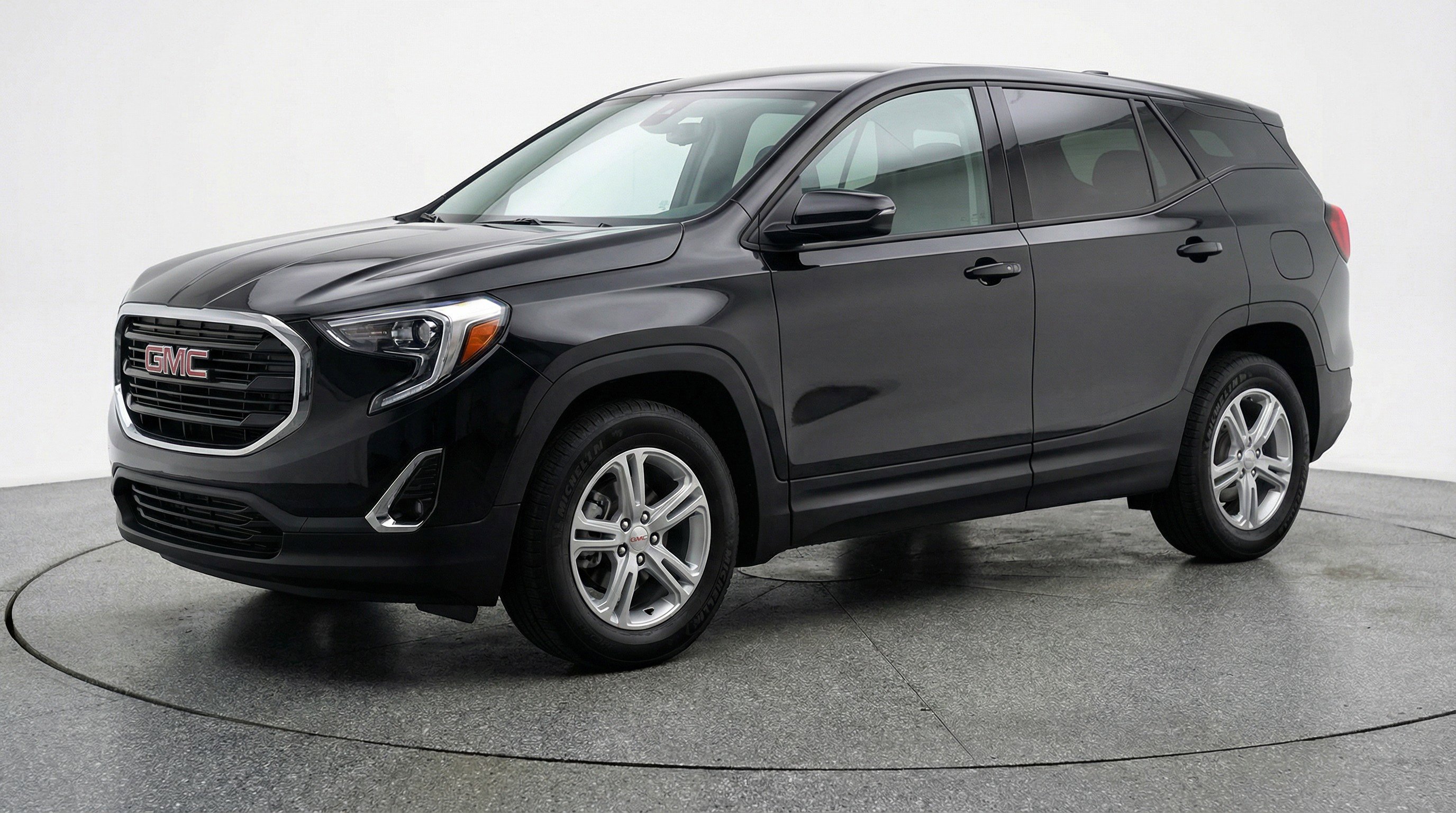 Used 2024 GMC Terrain SLE image 3