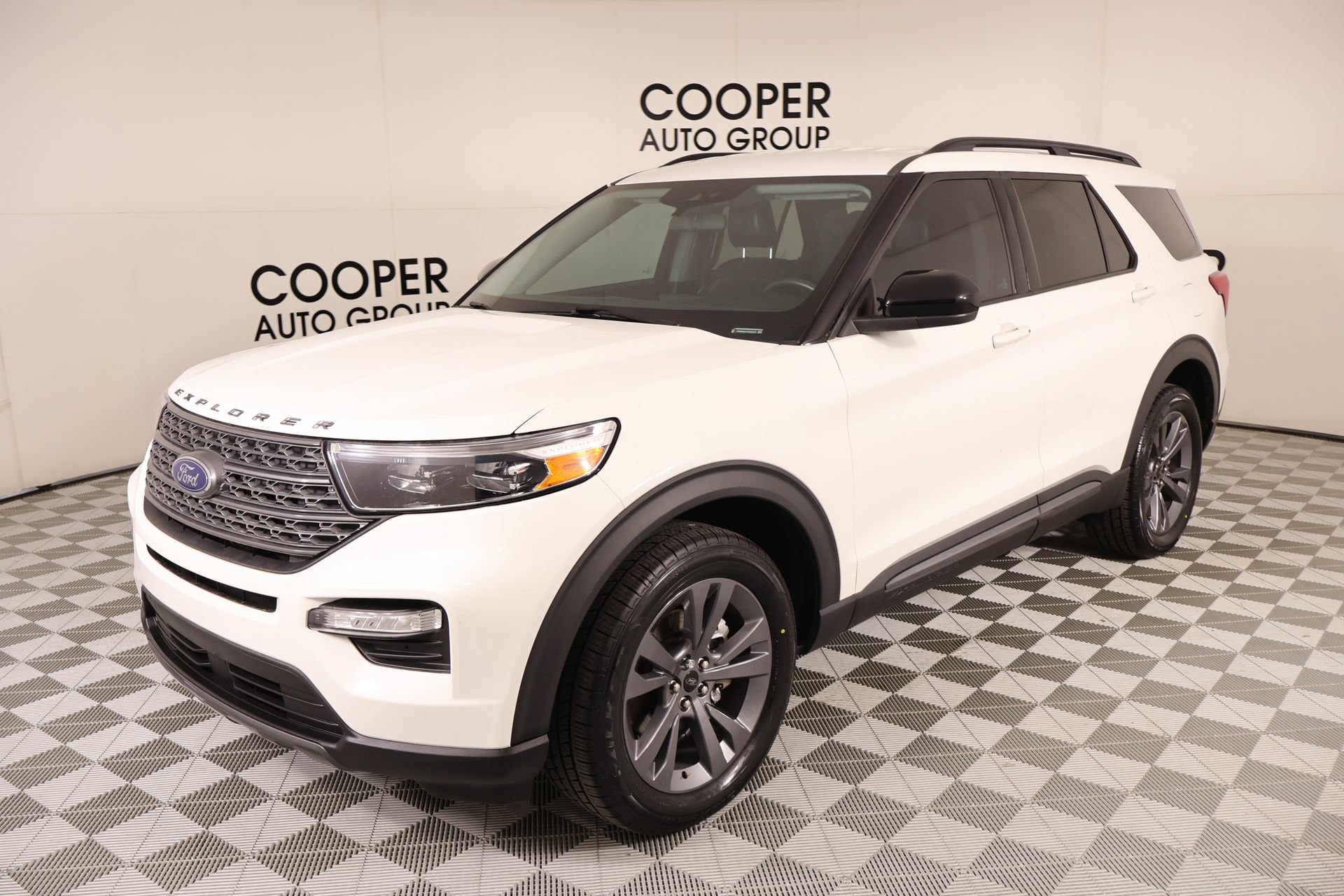 Used 2023 Ford Explorer XLT w/ Equipment Group 202A AWD/4WD image 11