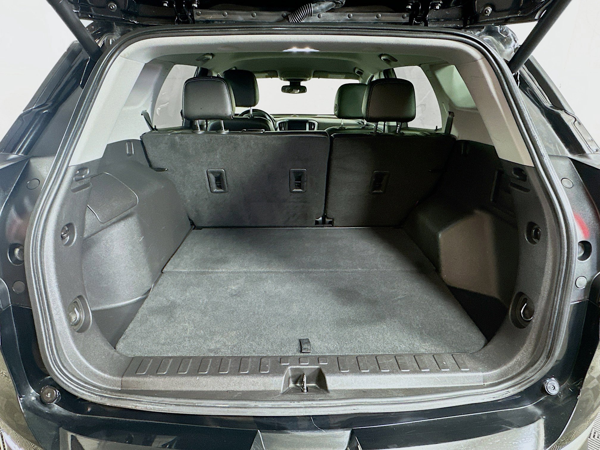 Used 2024 GMC Terrain SLT image 23