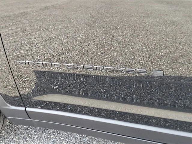 Certified 2025 Jeep Grand Cherokee Limited w/ Black Appearance Package image 31