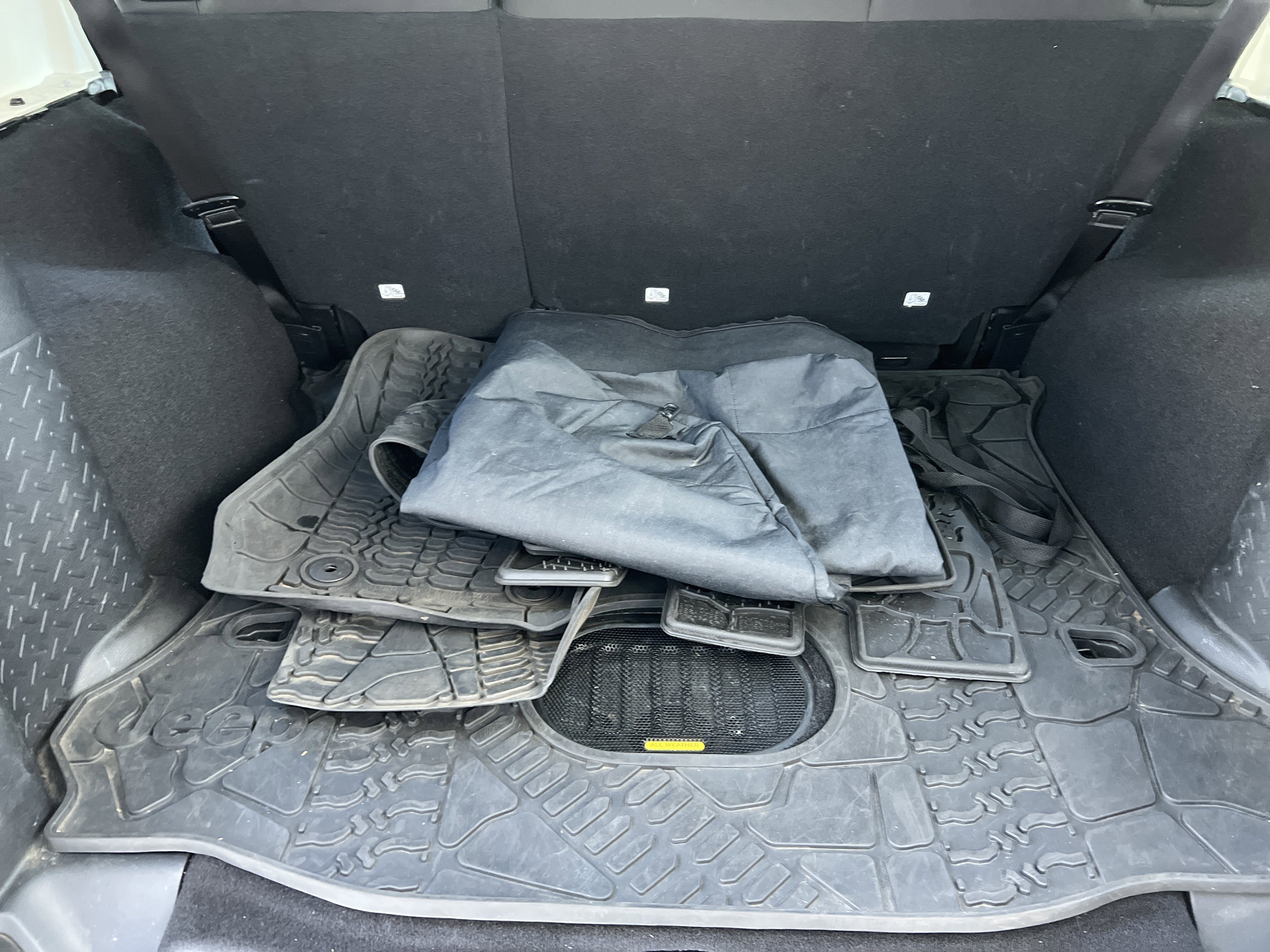 Used 2016 Jeep Wrangler Unlimited Rubicon w/ Connectivity Group image 21