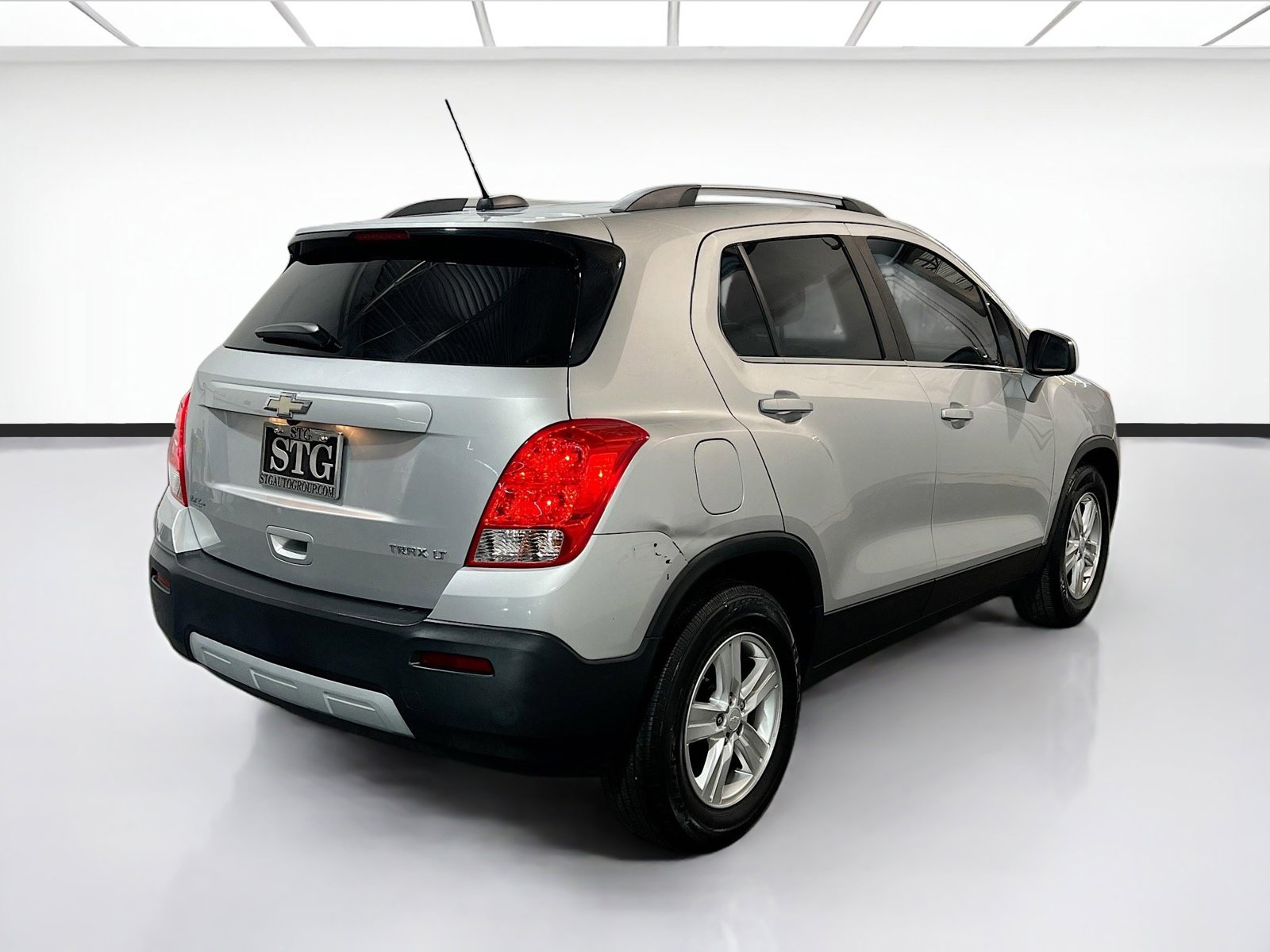 Used 2016 Chevrolet Trax LT w/ LT Sun and Sound Package FWD image 4