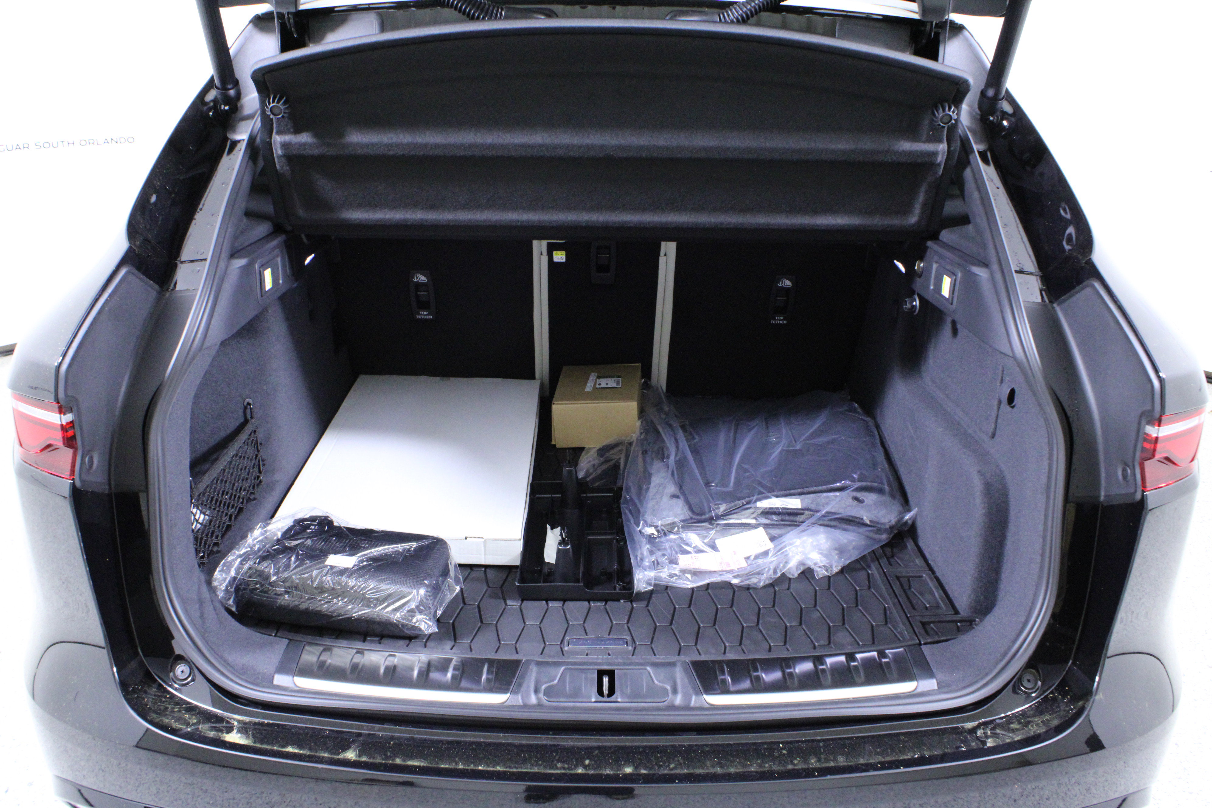 New 2026 Jaguar F-PACE R-Dynamic S image 9