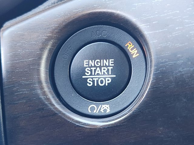 Used 2017 Jeep Grand Cherokee Limited image 22