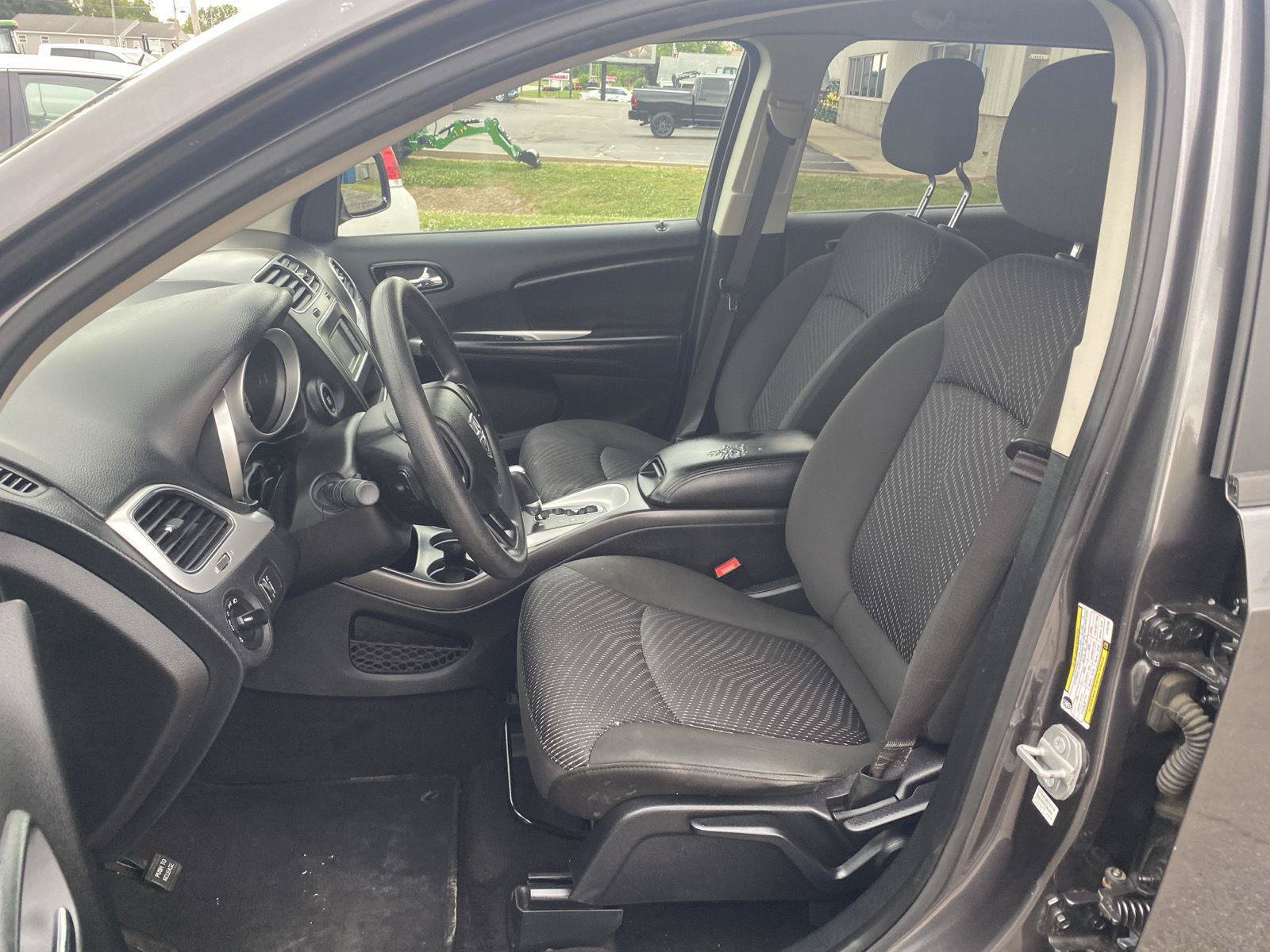 Used 2020 Dodge Journey SE w/ Blacktop Package FWD image 14