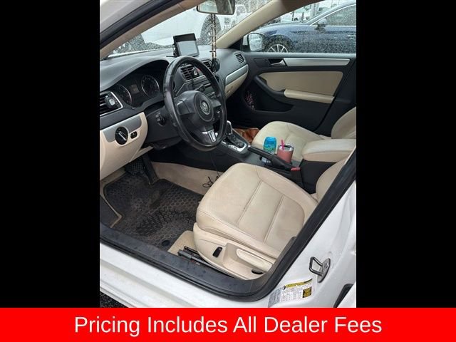 Used 2013 Volkswagen Jetta SE FWD image 3