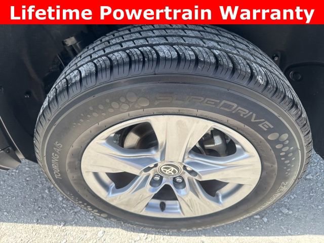 Used 2024 Toyota RAV4 XLE FWD image 27
