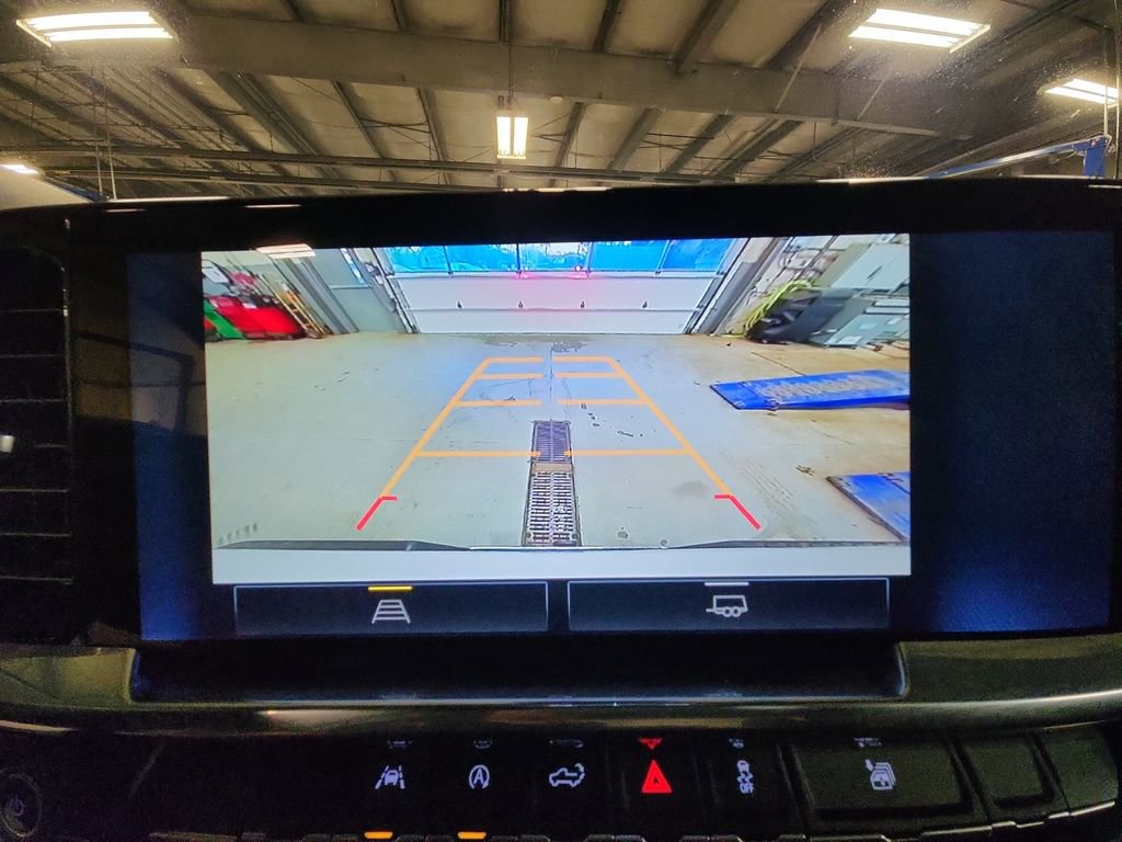 Certified 2025 Chevrolet Silverado 1500 LT AWD/4WD image 18