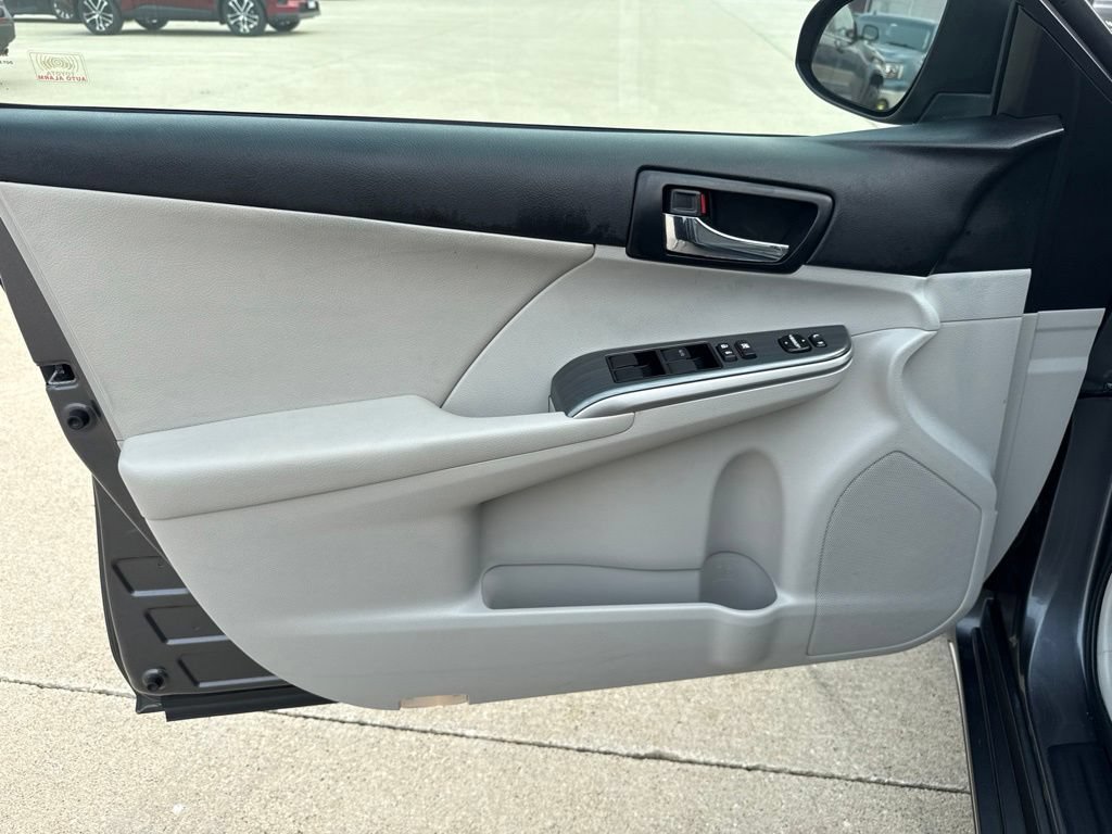 Used 2012 Toyota Camry XLE w/ Leather Pkg FWD image 18