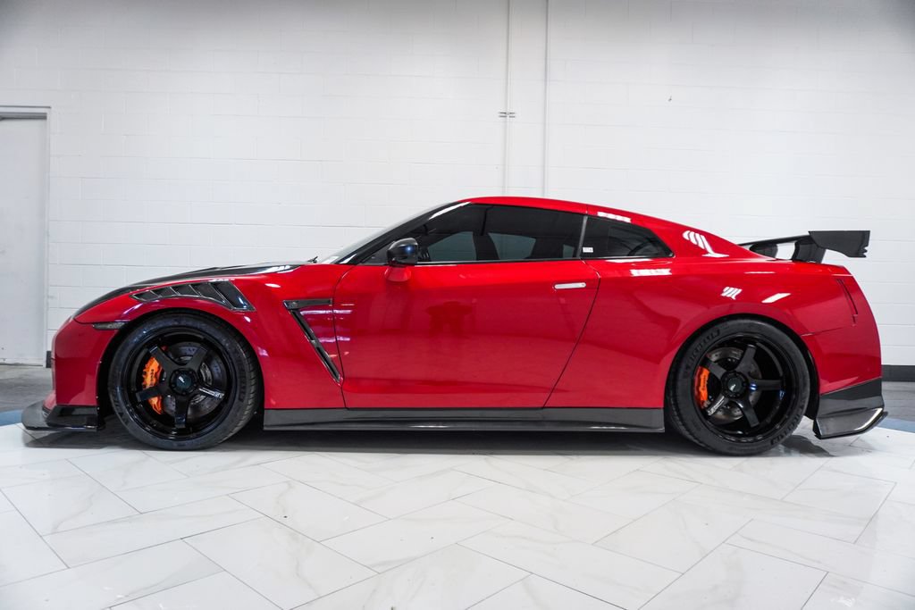 Used 2017 Nissan GT-R Premium AWD/4WD image 8