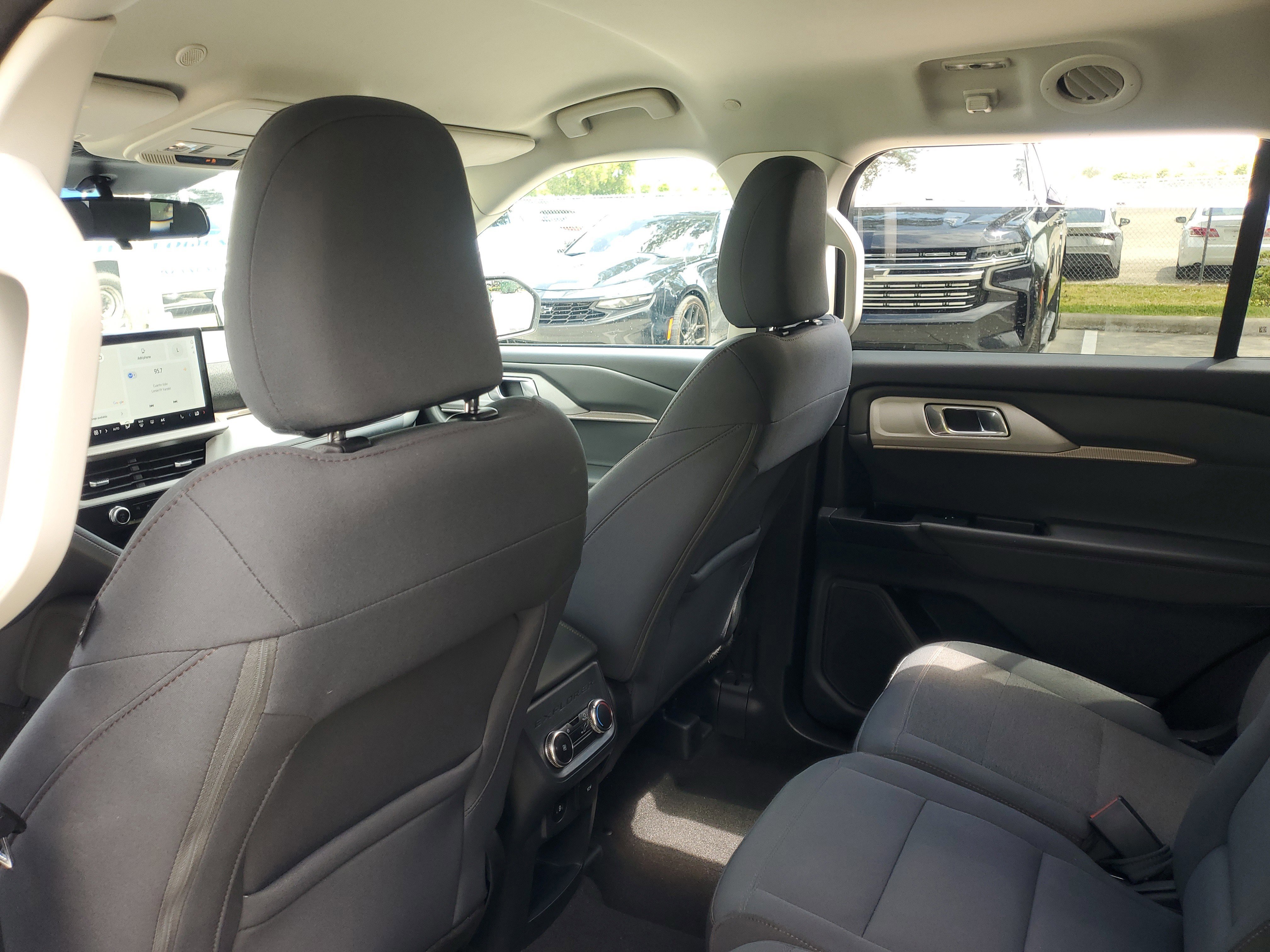 Used 2025 Ford Explorer Active RWD image 13