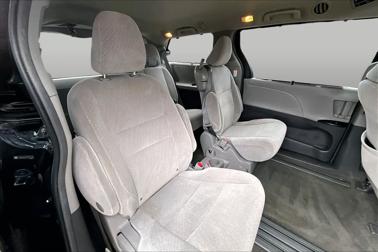 Used 2015 Toyota Sienna LE FWD image 19