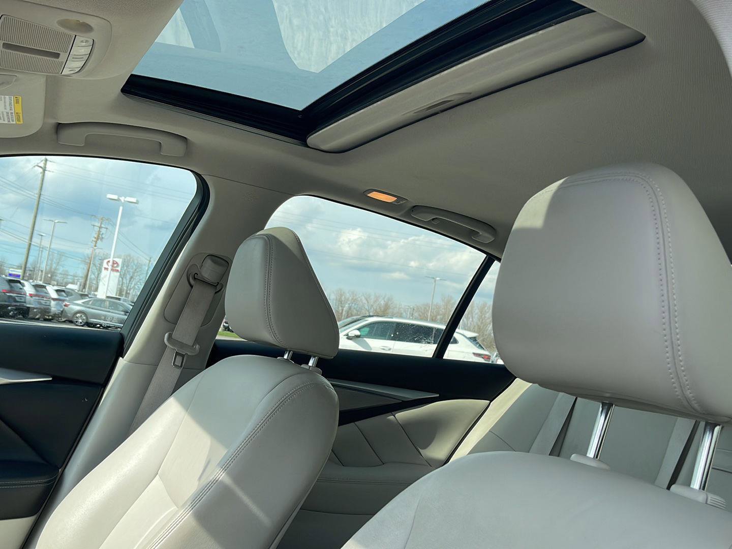 Used 2015 INFINITI Q50 2.0t w/ Moonroof Package image 7