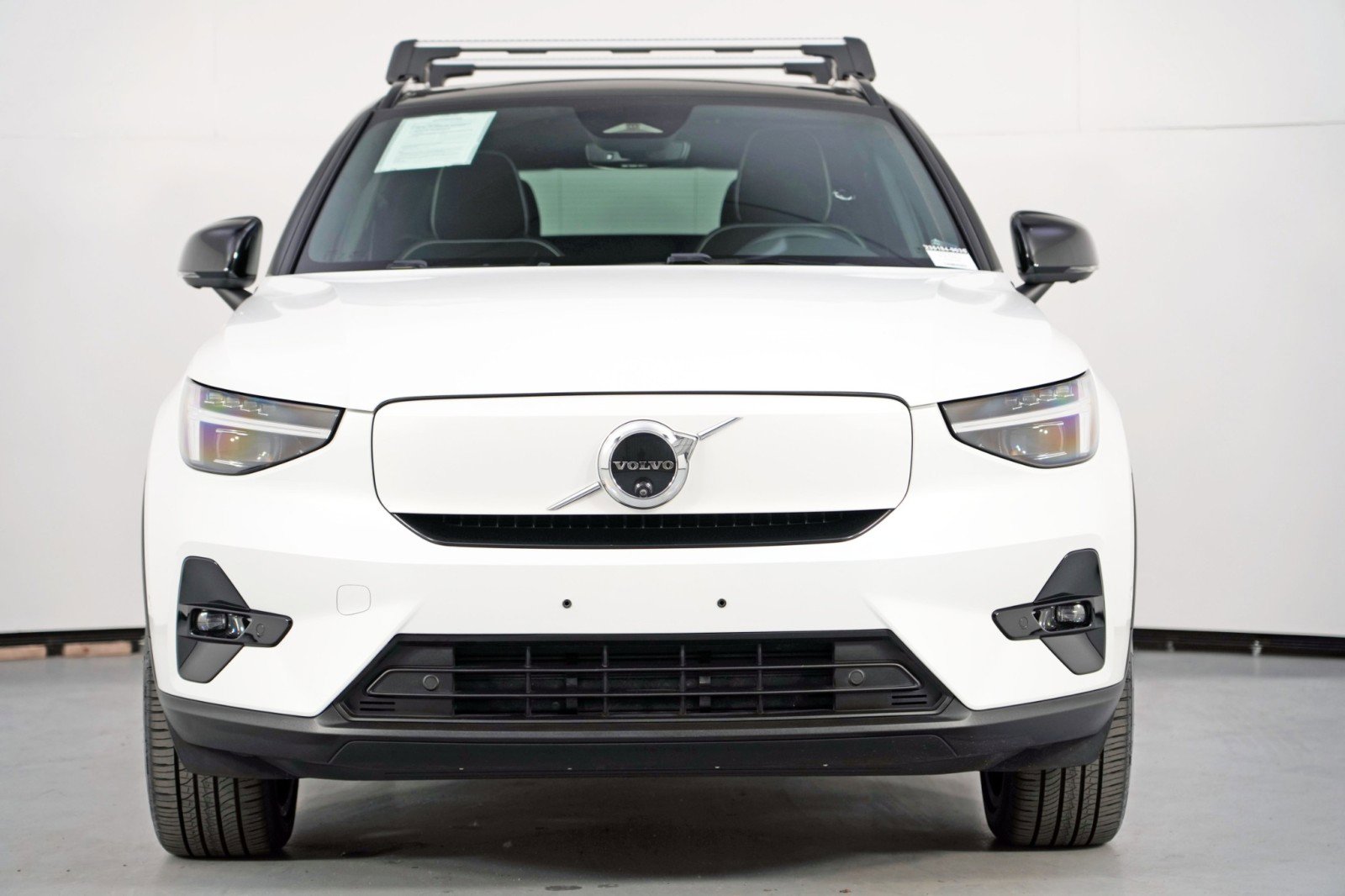 Used 2024 Volvo XC40 Recharge Plus w/ Protection Package Premier image 7
