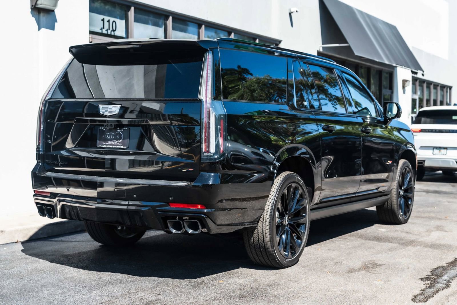 Used 2026 Cadillac Escalade ESV V w/ LPO, ONYX Package image 8