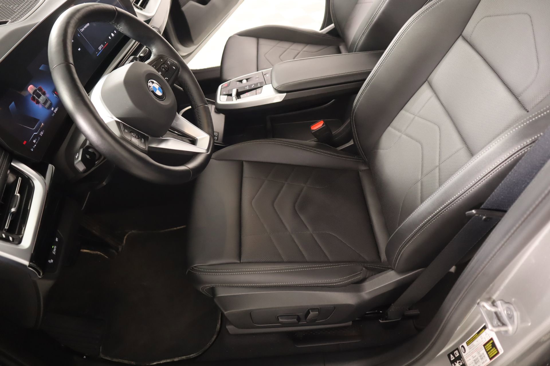 Used 2025 BMW X1 xDrive28i AWD/4WD image 11