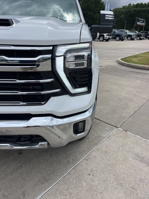 Used 2025 Chevrolet Silverado 2500 LTZ w/ LTZ Convenience Package AWD/4WD image 16