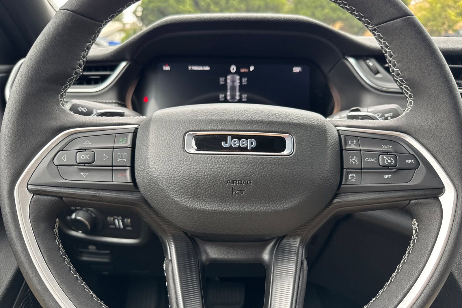 New 2025 Jeep Grand Cherokee Laredo image 25