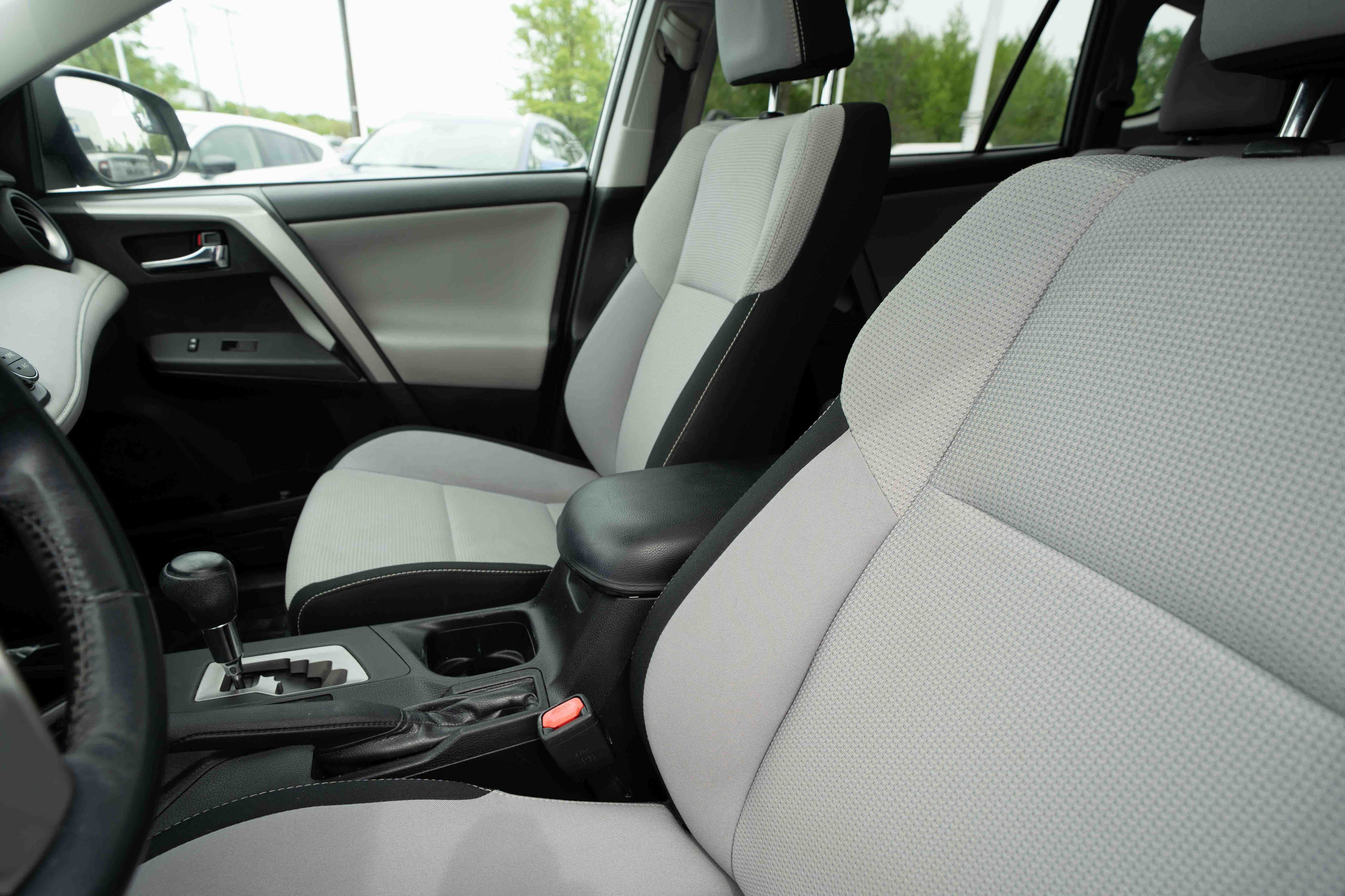 Used 2016 Toyota RAV4 XLE AWD/4WD image 10