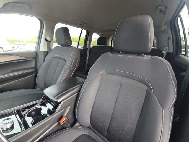 Used 2023 Jeep Grand Cherokee Laredo w/ Luxury Tech Group I RWD image 23