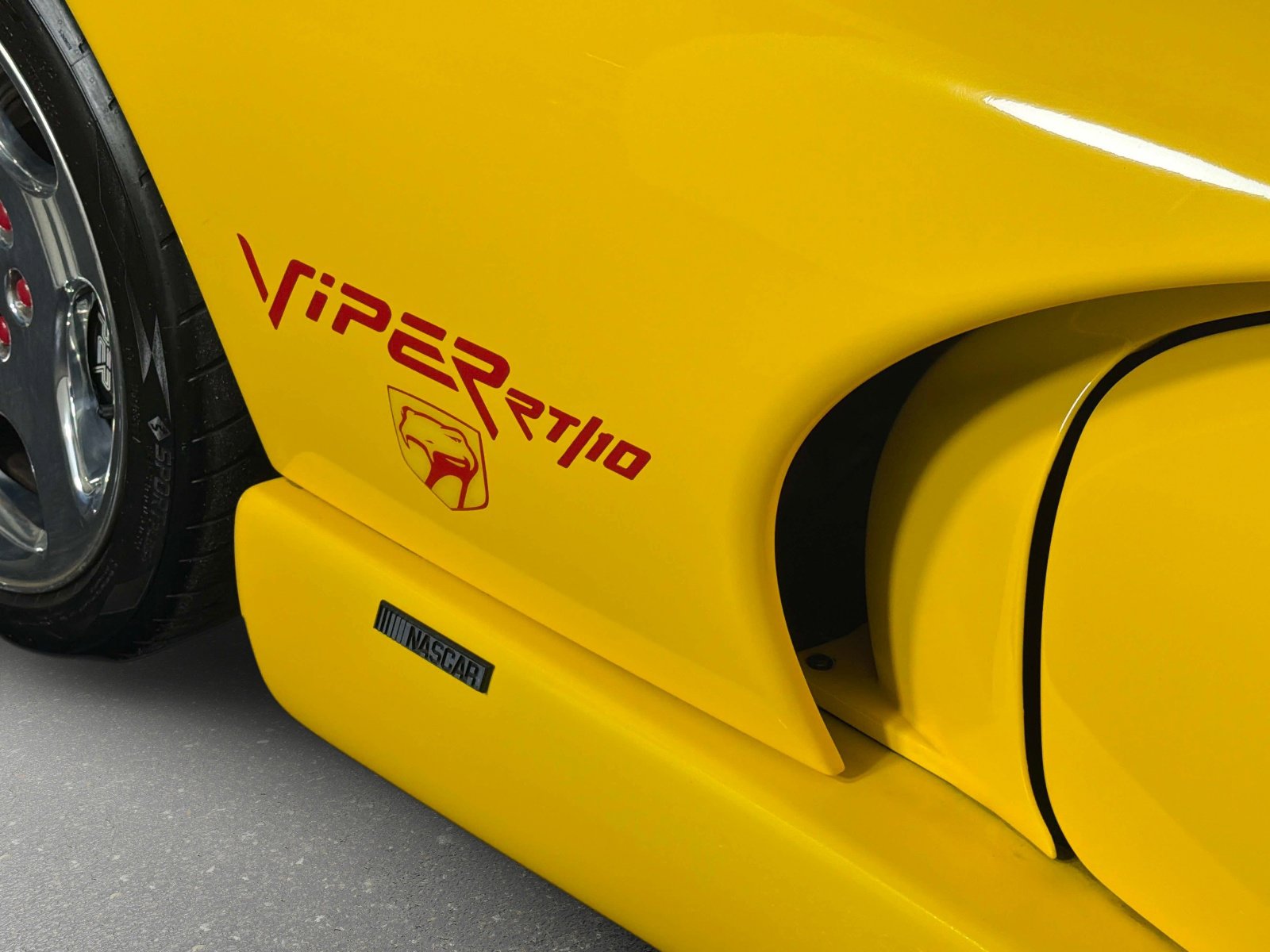 Used 2001 Dodge Viper RT/10 RWD image 17