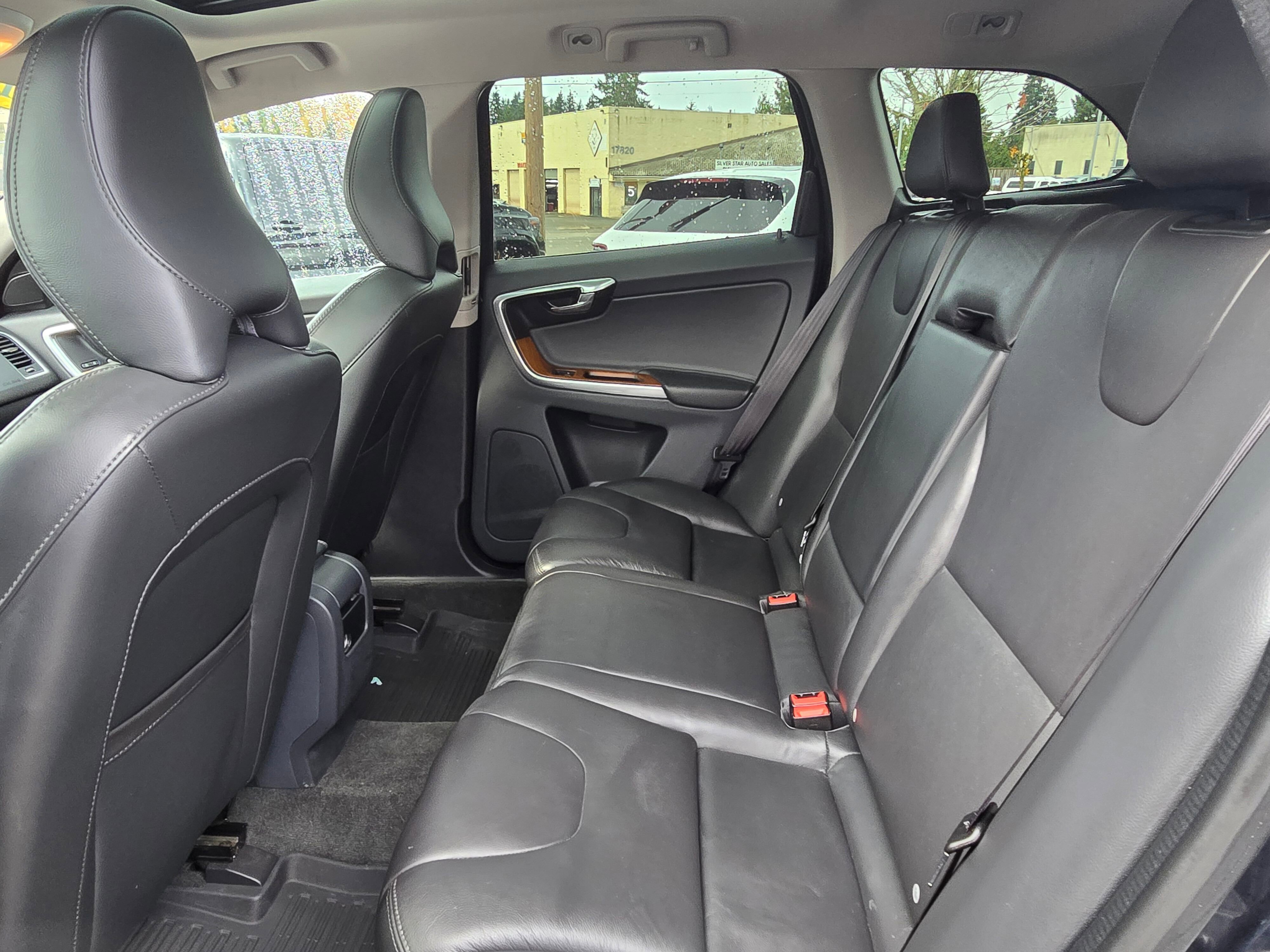 Used 2017 Volvo XC60 T6 Inscription w/ Preferred Option Package image 18