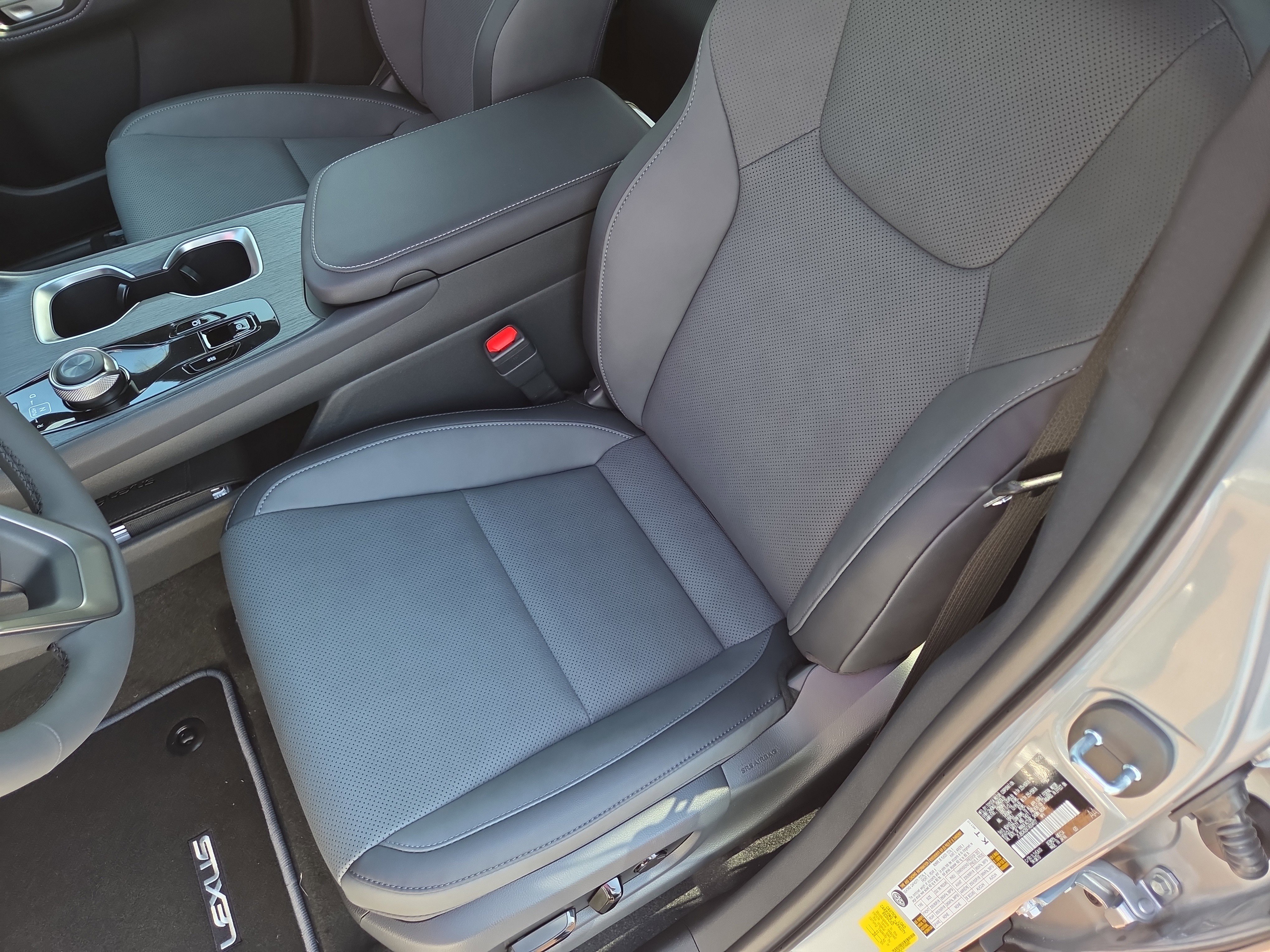 New 2026 Lexus RZ 450e AWD image 6