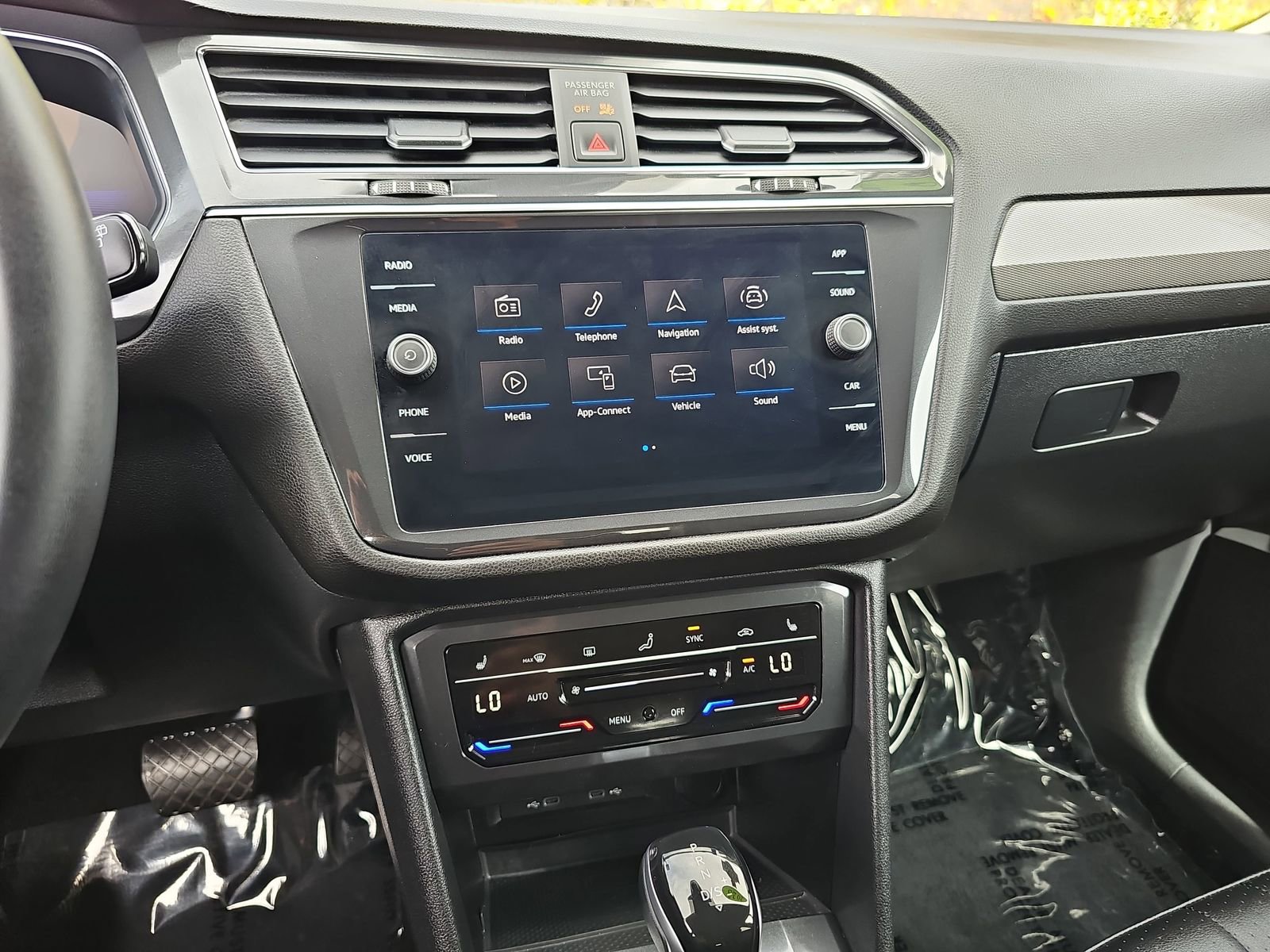 Used 2023 Volkswagen Tiguan SE FWD image 19