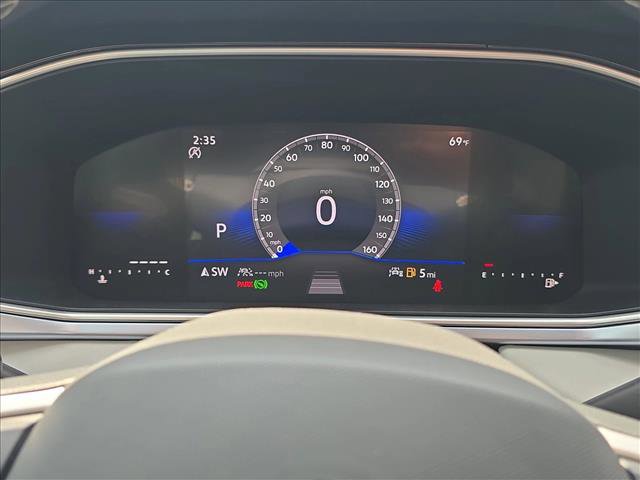 New 2025 Volkswagen Taos SE image 11