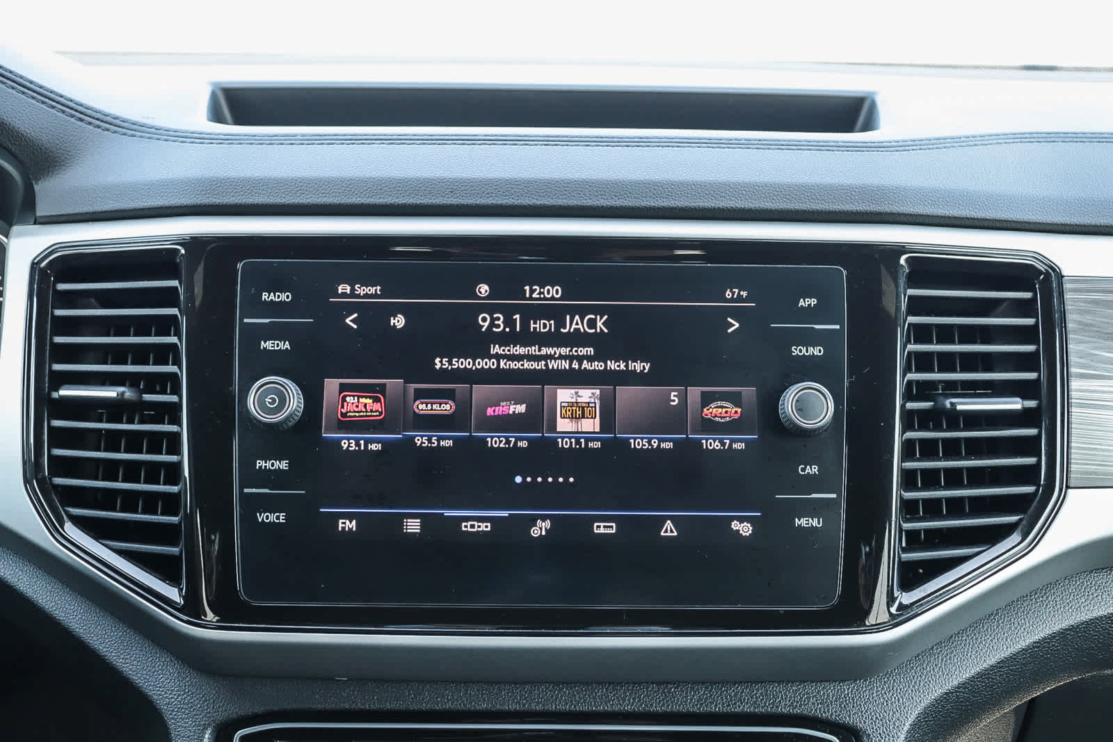 Used 2022 Volkswagen Atlas Cross Sport SE image 14