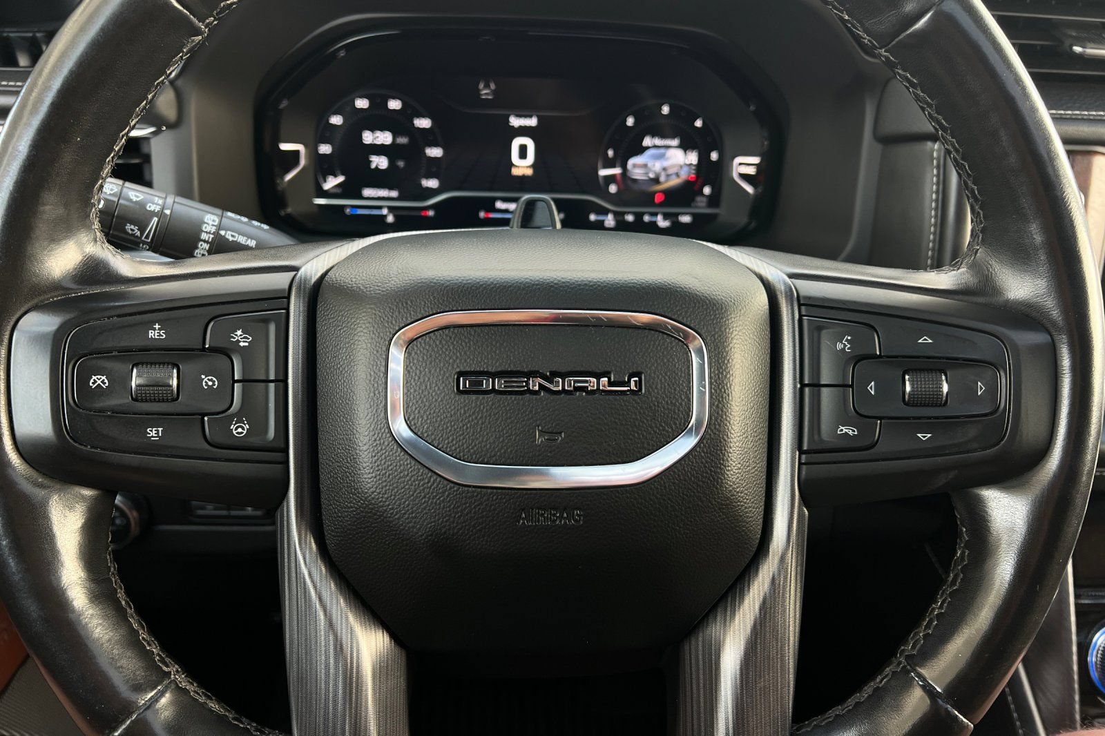 Used 2023 GMC Yukon Denali Ultimate AWD/4WD image 34