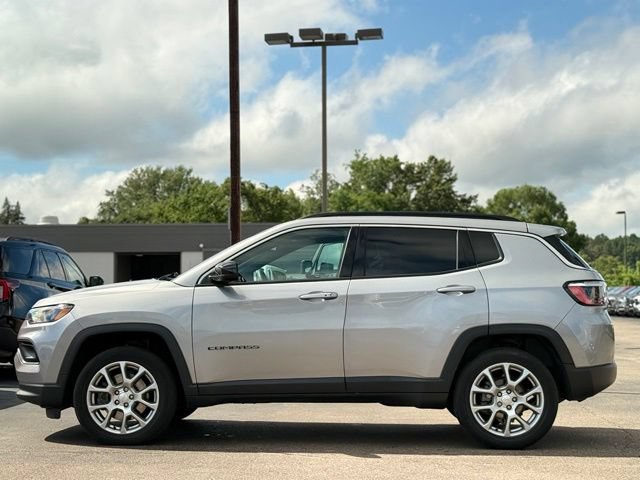 Used 2023 Jeep Compass Latitude w/ Sun and Sound Group AWD/4WD image 44