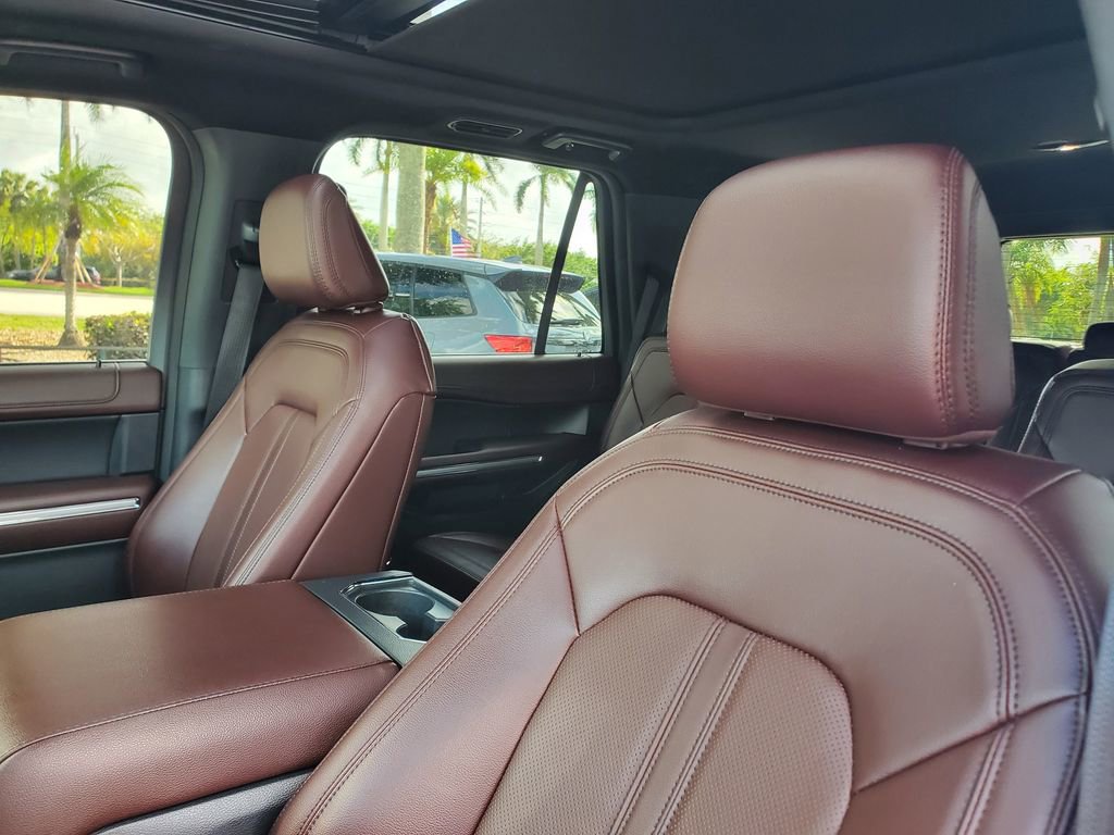 Used 2023 Ford Expedition Limited image 18