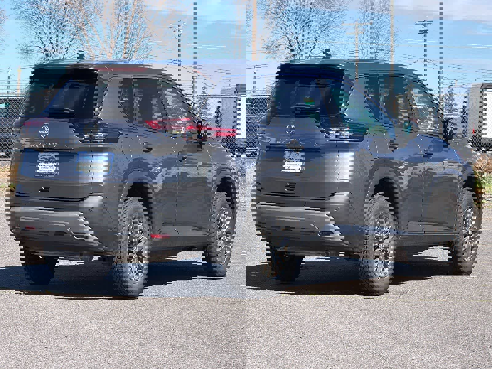 Used 2023 Nissan Rogue S image 2