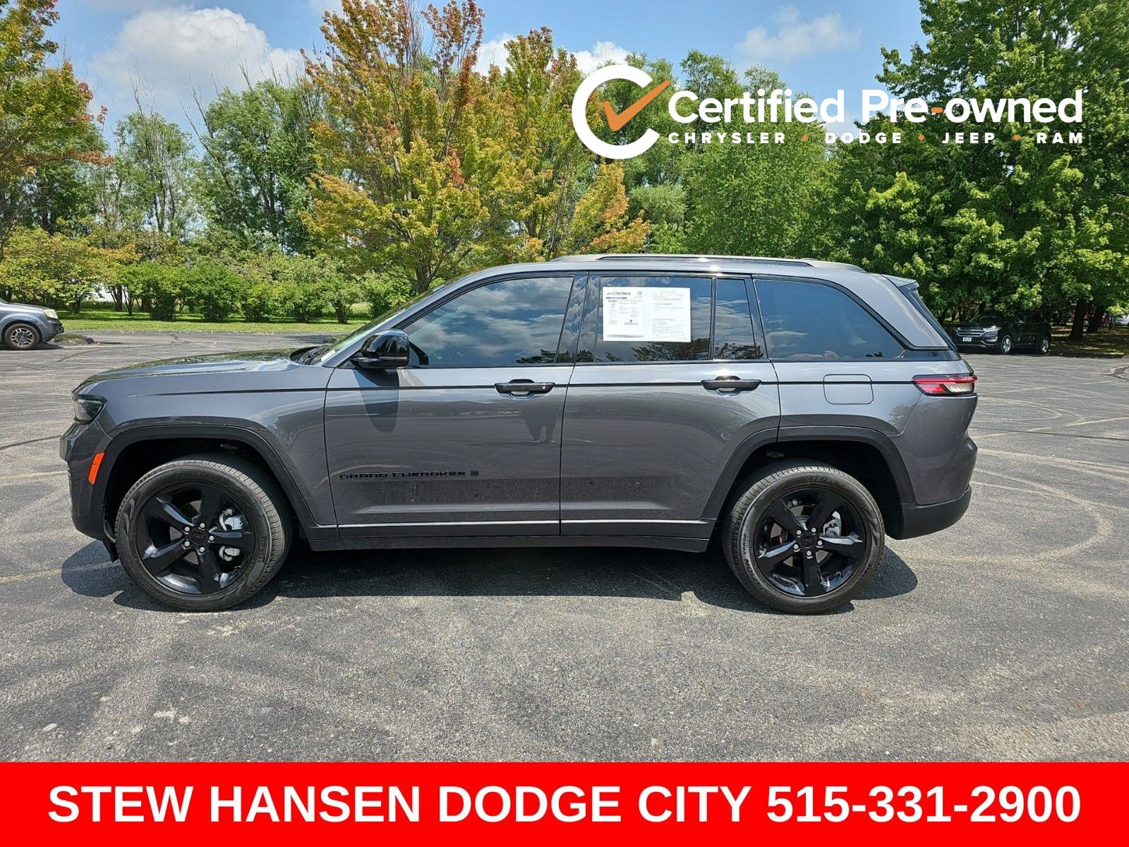 Used 2024 Jeep Grand Cherokee Limited w/ Black Appearance Package AWD/4WD image 1