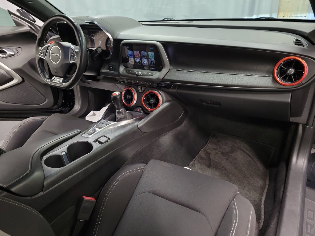 Used 2018 Chevrolet Camaro SS RWD image 31