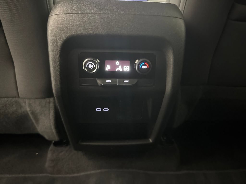 Used 2025 Chevrolet Traverse LT AWD/4WD image 46