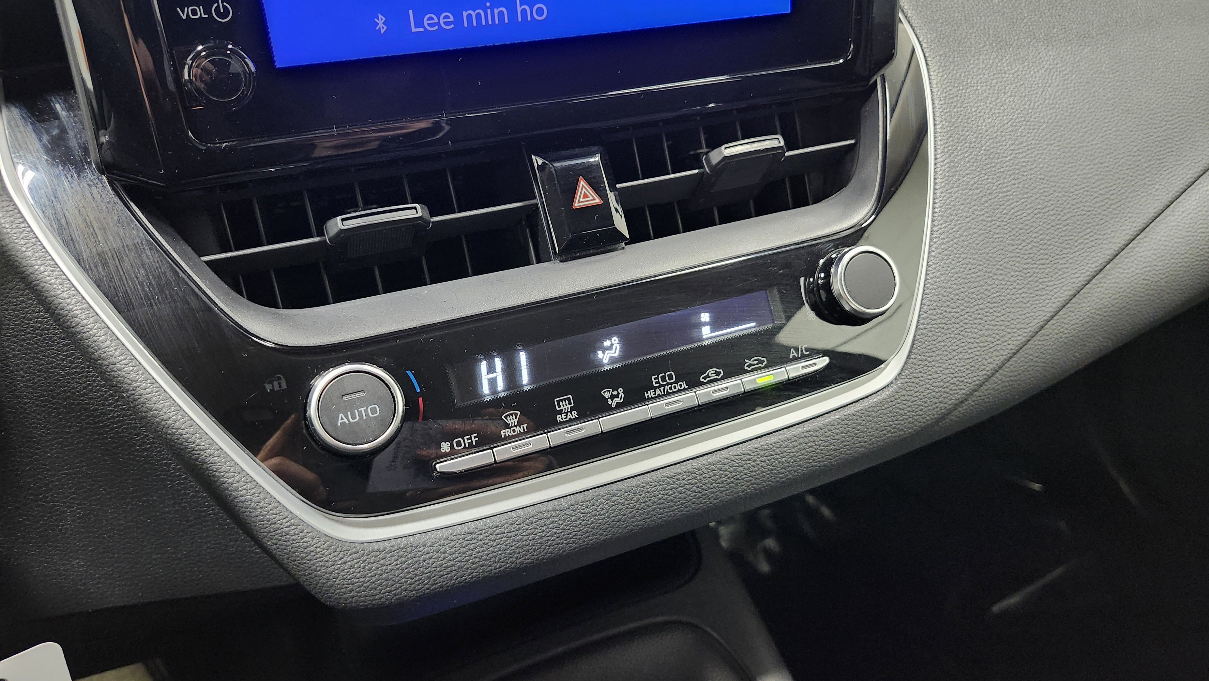 Used 2024 Toyota Corolla LE image 28