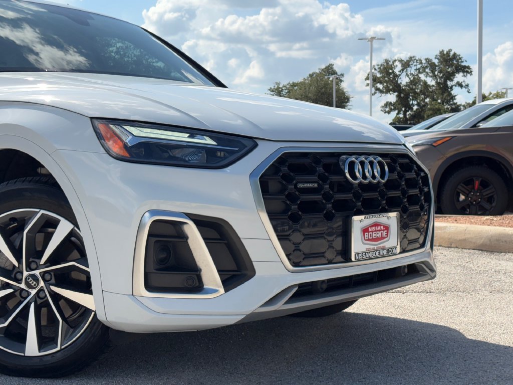 Used 2024 Audi Q5 2.0T Premium w/ Convenience Package AWD/4WD image 3