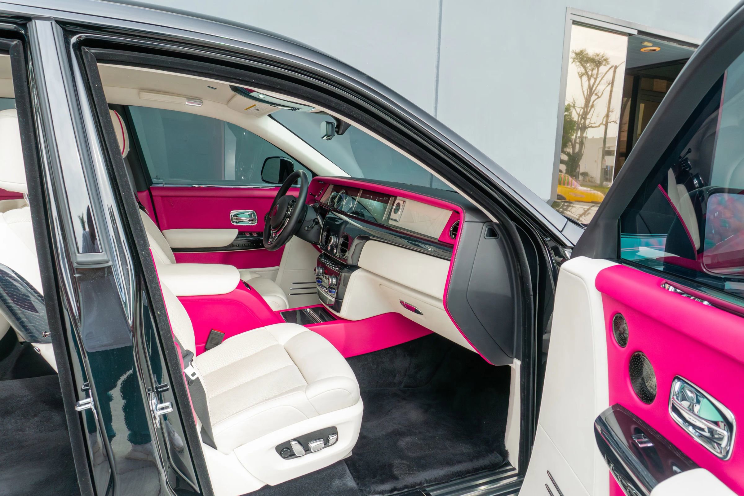 Used 2023 Rolls-Royce Phantom Sedan image 64