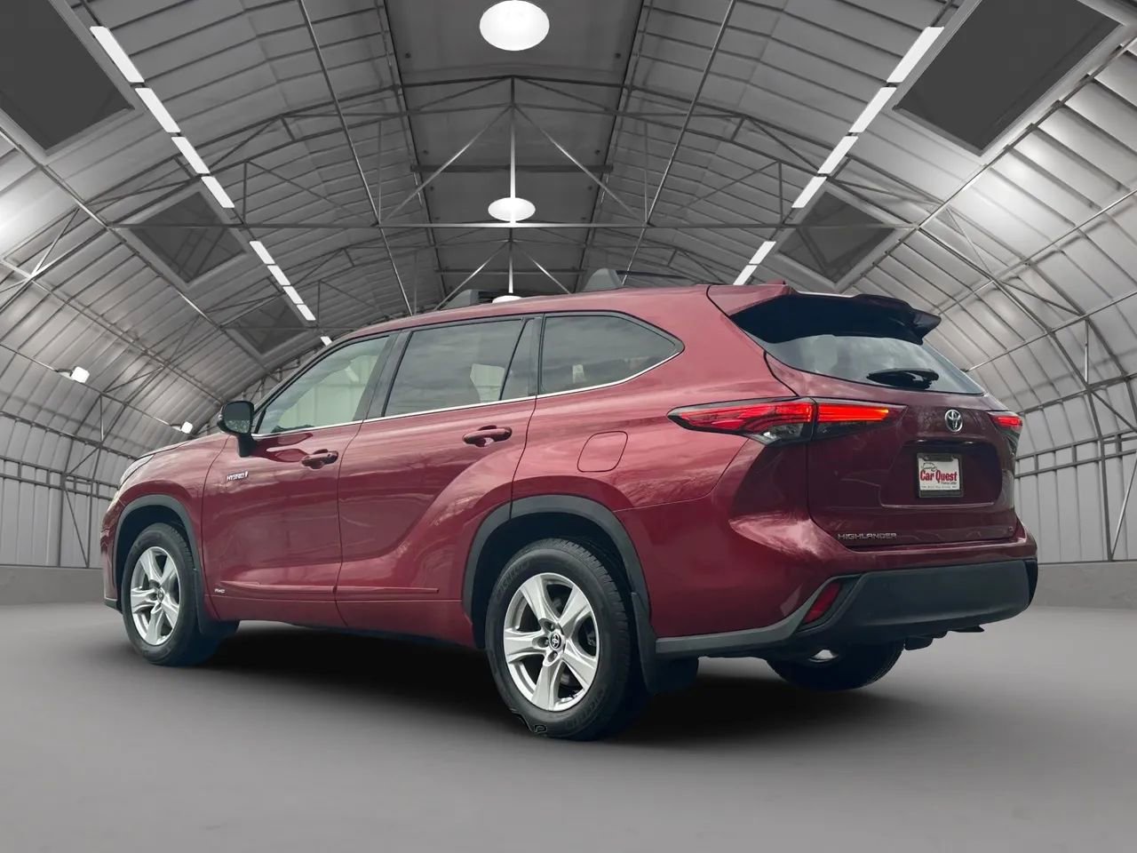 Used 2021 Toyota Highlander LE image 6