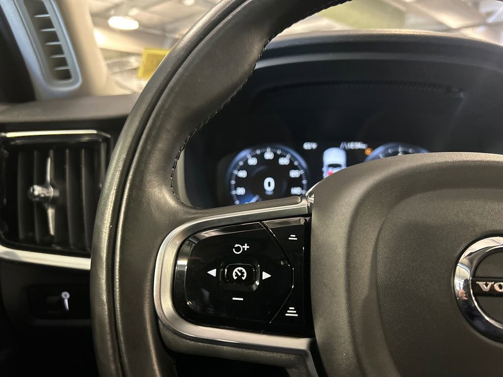 Used 2020 Volvo S90 T6 Momentum w/ Protection Package Premier image 13