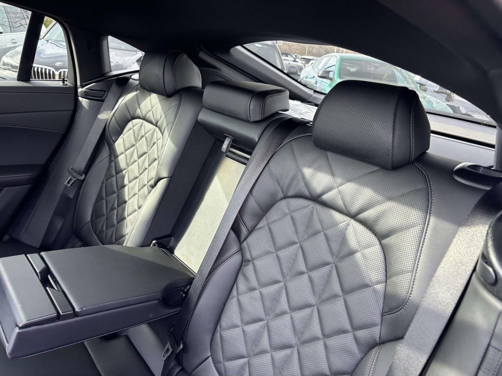 New 2026 BMW X6 xDrive40i w/ Climate Comfort Package image 27