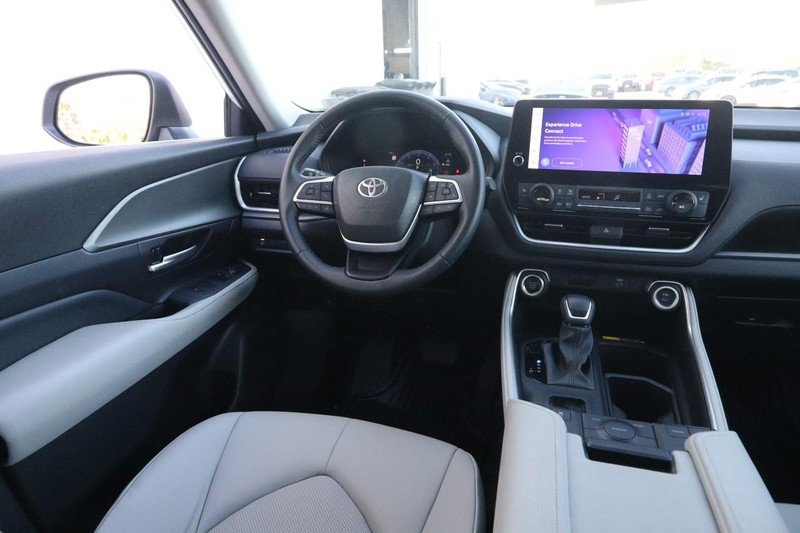 Used 2025 Toyota Grand Highlander AWD image 23