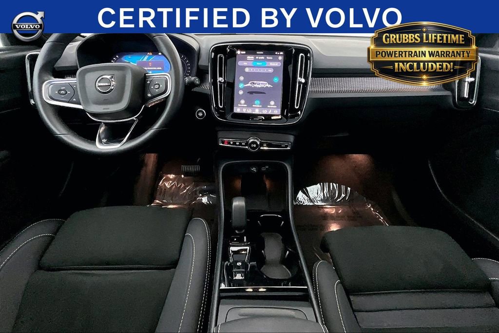 Certified 2025 Volvo XC40 B5 Plus AWD/4WD image 19