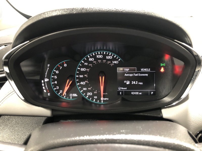 Used 2022 Chevrolet Trax LT w/ LT Convenience Package image 24