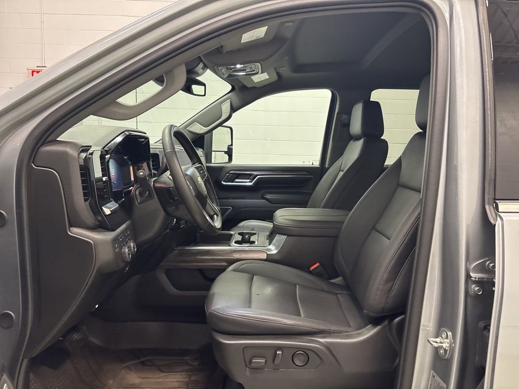 Used 2024 Chevrolet Silverado 2500 LTZ w/ LTZ Convenience Package image 11