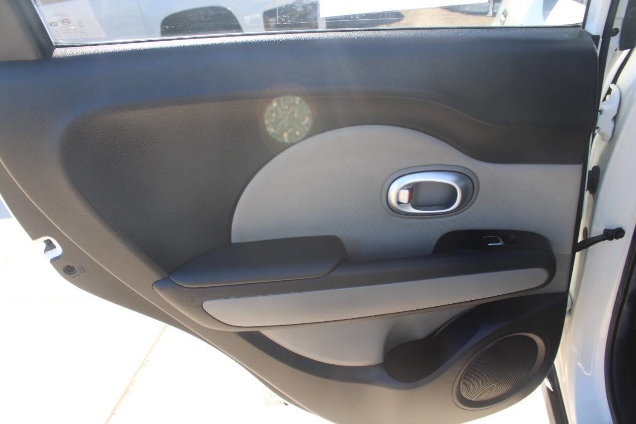 Used 2018 Kia Soul + image 15